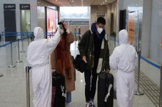 Kemenkes: Masker Bukan...