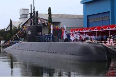 Kapal Selam Alugoro...