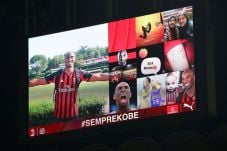 Milan Beri Tribut kepada...