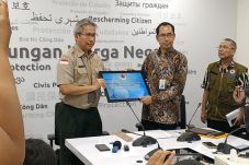 BNPB-Kemlu Serah Terima...