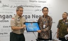 BNPB Serahkan Bantuan...