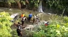 Terseret Arus Sungai,...