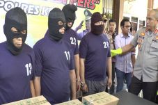 Sopir dan Mantan Satpam...
