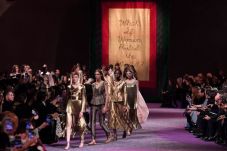 Dior Hadirkan Peragaan...