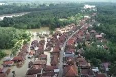 Banjir Bandang Terjang...