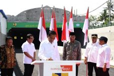 Presiden Jokowi Resmikan...