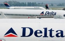 Delta dan American Airlines...