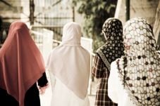 Jilbab dan Hijab dalam...