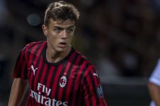 Debut Emosional di Milan;...
