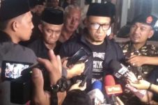 Gus Sholah Merasakan...