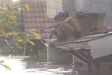 Tanggul Jebol, Banjir...
