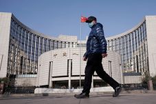 China: Bukan Membantu,...