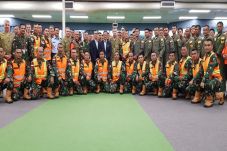Tiba di Australia, TNI...