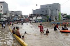 Rawan Banjir, Camat...
