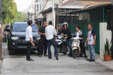 Lawan Polisi Pakai Senjata...