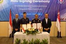 Bea Cukai dan Singapore...