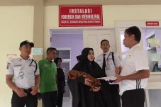 Ibu dan Jasad Bayi Tertahan...