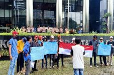 AMPKJ Unjuk Rasa di...
