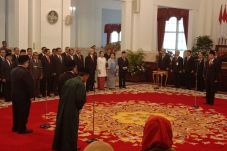Presiden Jokowi Lantik...