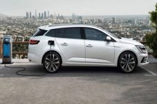 Renault Akan Luncurkan...