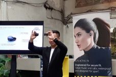 Perhatikan Desain, Jabra...