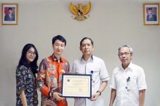 Gunakan Teknologi Blockchain,...