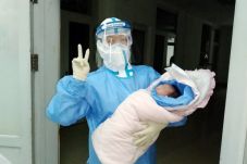 Dirawat Intensif, Bayi...
