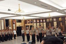 Puluhan Anggota Polri...
