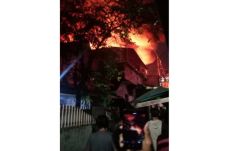 Puluhan Bangunan Semi...