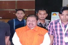 KPK Tahan Bupati Bengkalis...