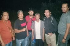 Bacok Leher Tetangga,...