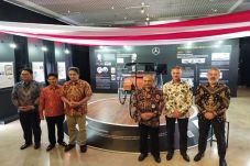 Mercedes-Benz Pajang...