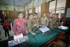 Pertama di Indonesia,...