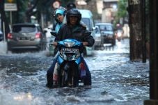 Curah Hujan Tinggi,...