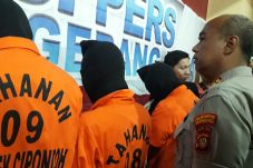 Mencuri Sesuai Order,...