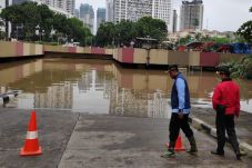 Sepuluh Pompa Mobile...