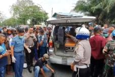 Anggota TNI Tewas Ditabrak...