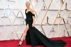 10 Busana Terbaik Oscar...