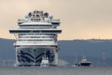 Virus Corona di Kapal...