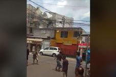 Bangunan 3 Tingkat yang...