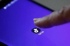 Pengguna TikTok di Indonesia...