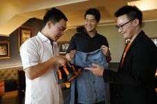 Edwin Jeans dan Dr....