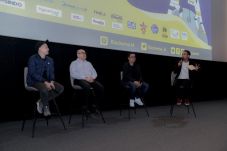 FLIX Cinema Hadir di...