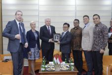 DPR Inginkan Hungaria...