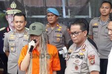 Ditempatkan di Sel Wanita,...