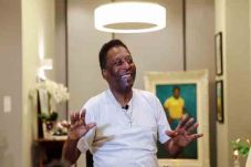 Bantah Depresi, Pele:...
