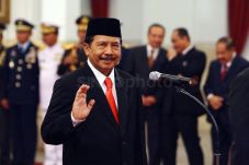 Dibanjiri Protes, Kepala...