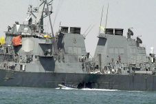 Kapal Perang AS Dibom...