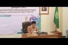Lewat Tradisi Baru,...
