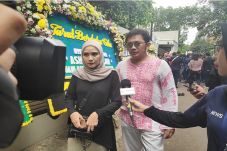 Kalangan Artis hingga...
